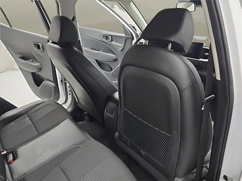 Certified 2023 Hyundai Venue Limited image 17