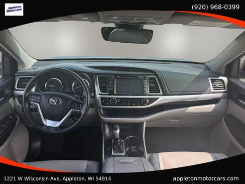 Used 2018 Toyota Highlander XLE AWD/4WD image 16