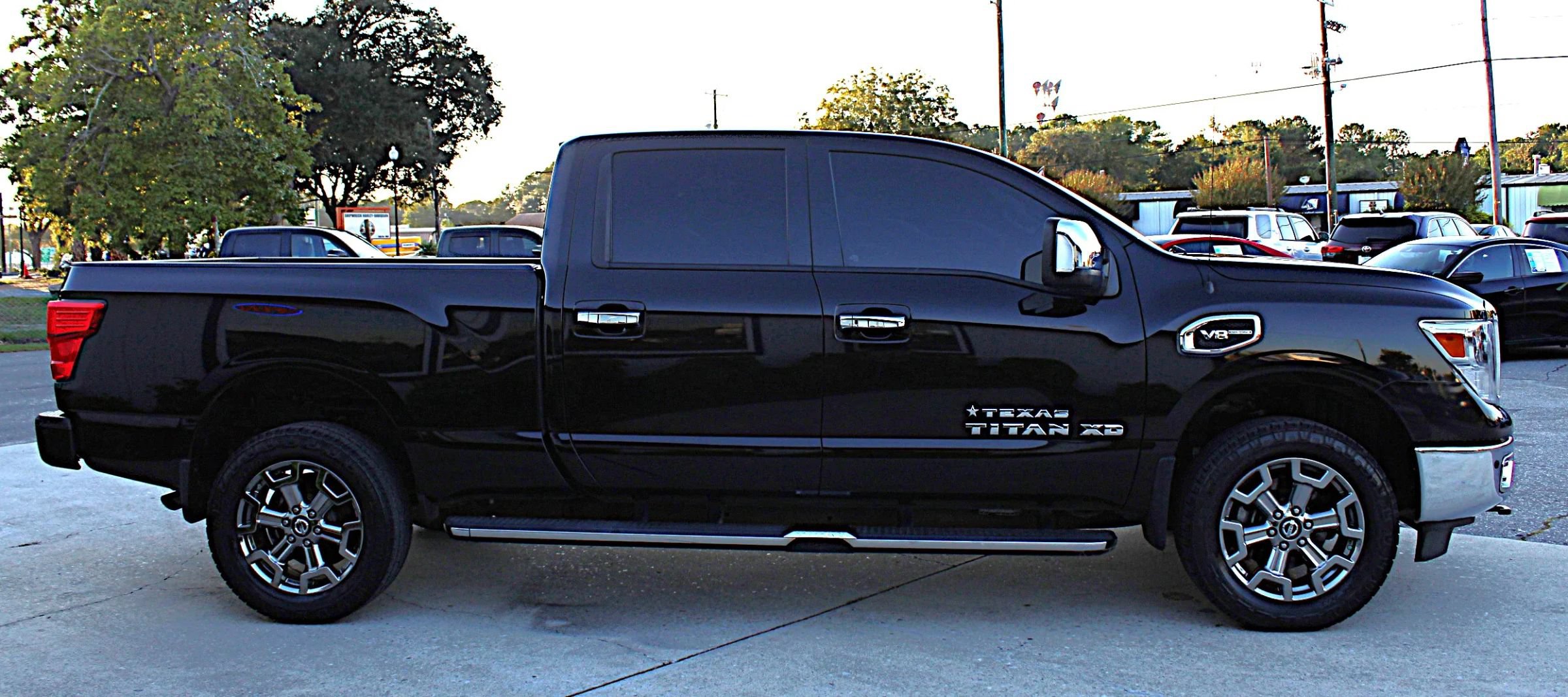 Used 2018 Nissan Titan SL w/ Texas Titan Edition AWD/4WD image 6