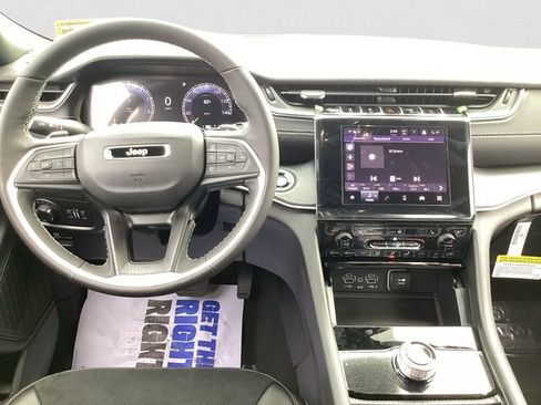 New 2025 Jeep Grand Cherokee Altitude w/ Trailer Tow Package image 11