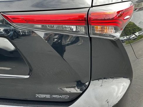 Used 2023 Toyota Highlander XSE AWD/4WD image 32