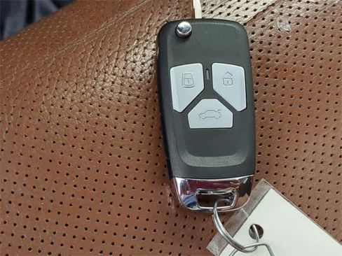 Used 2016 Toyota Sequoia Platinum image 39