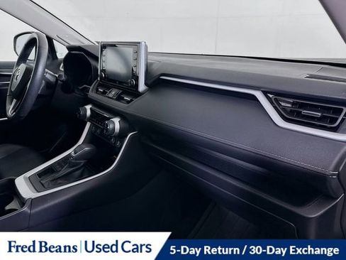 Used 2021 Toyota RAV4 XLE Premium image 30