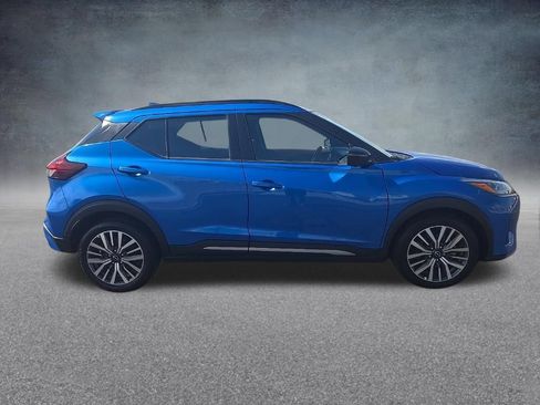 Used 2024 Nissan Kicks SR FWD image 2