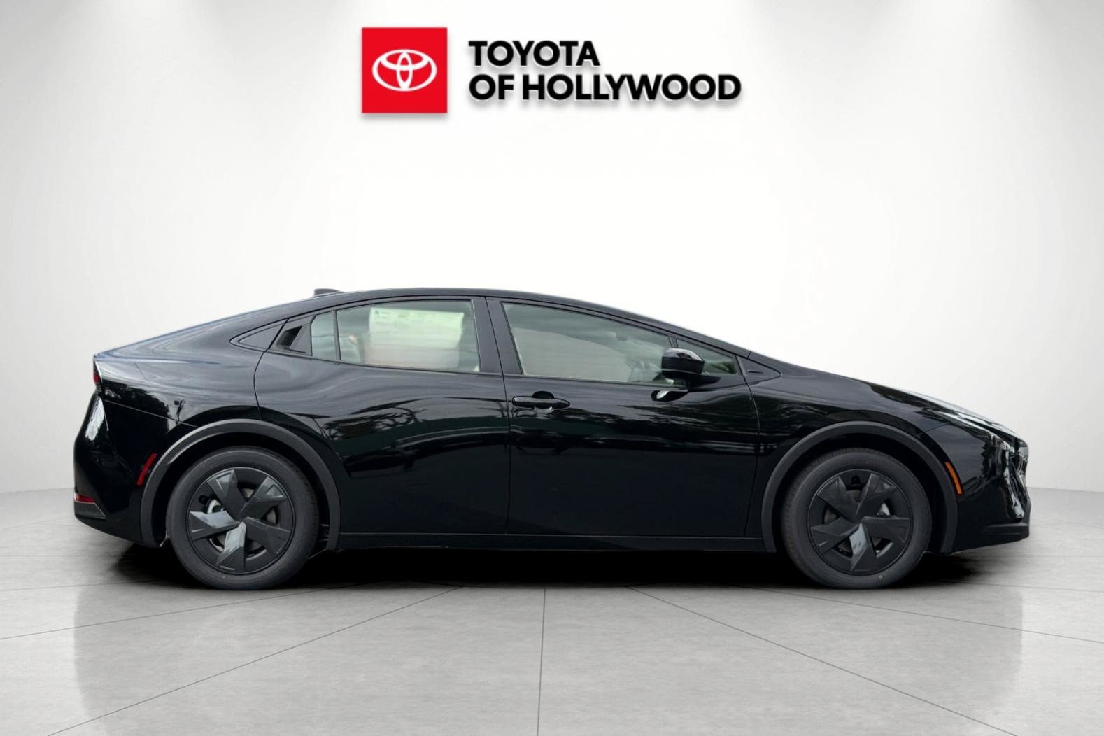 New 2027 Toyota Prius LE FWD image 3