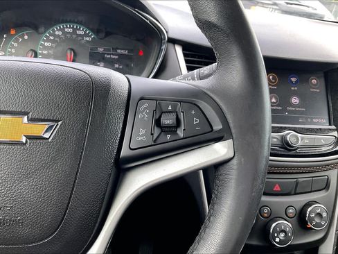 Used 2022 Chevrolet Trax LT w/ LT Convenience Package AWD/4WD image 24
