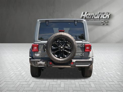 Used 2025 Jeep Wrangler Unlimited Sahara w/ Safety Group AWD/4WD image 9
