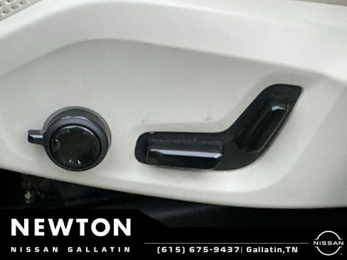 Used 2023 Volvo XC60 B5 Ultimate AWD/4WD image 15
