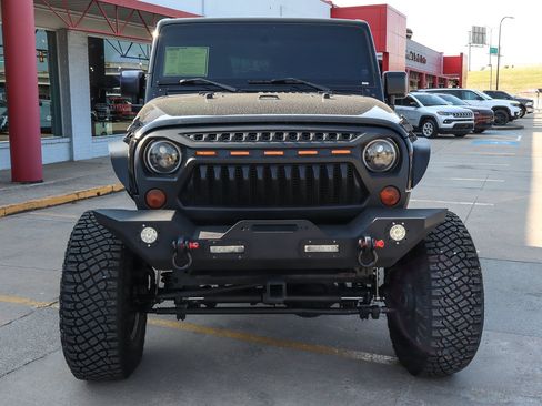 Used 2018 Jeep Wrangler Unlimited Sport S AWD/4WD image 3