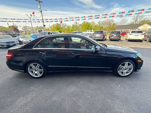 Used 2010 Mercedes-Benz E 550 4MATIC Sedan image 4