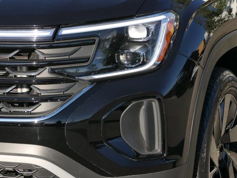 Used 2024 Volkswagen Atlas Cross Sport SE image 9