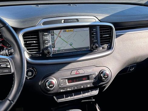Used 2019 Kia Sorento SX image 9