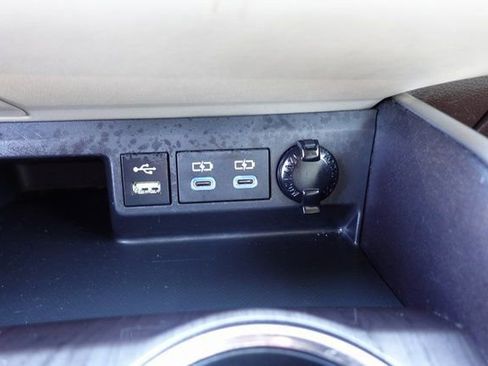 Used 2022 Toyota Highlander Limited image 22