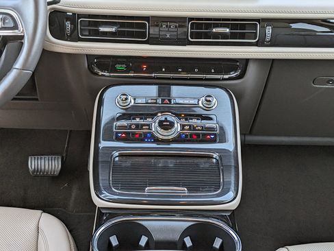 Certified 2023 Lincoln Nautilus Reserve image 21