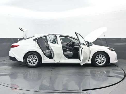 Used 2025 Toyota Camry LE w/ Convenience Package FWD image 33