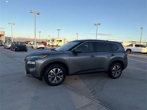 Used 2021 Nissan Rogue SV image 8