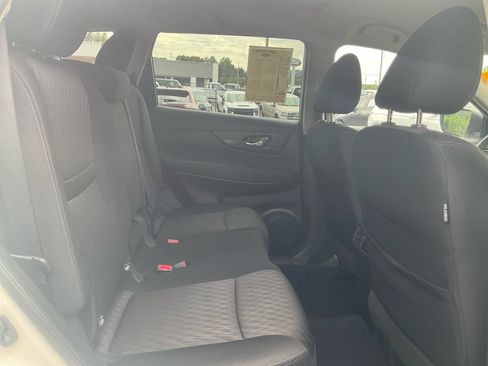 Used 2019 Nissan Rogue SV FWD image 13