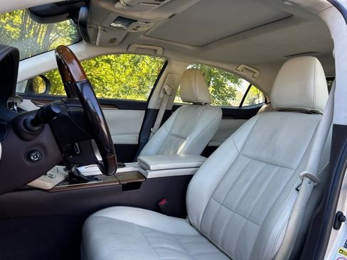 Used 2017 Lexus ES 300h w/ Luxury Package image 17