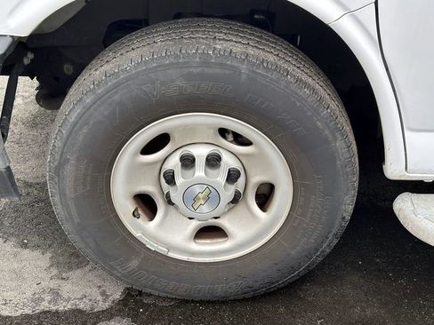 Used 2023 Chevrolet Express 2500 w/ Driver Convenience Package image 7