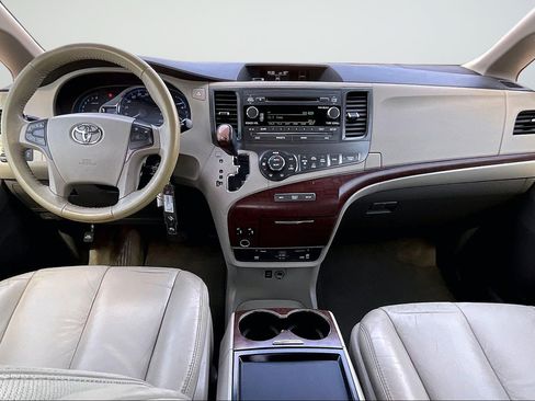 Used 2011 Toyota Sienna XLE w/ Entertainment Pkg FWD image 13