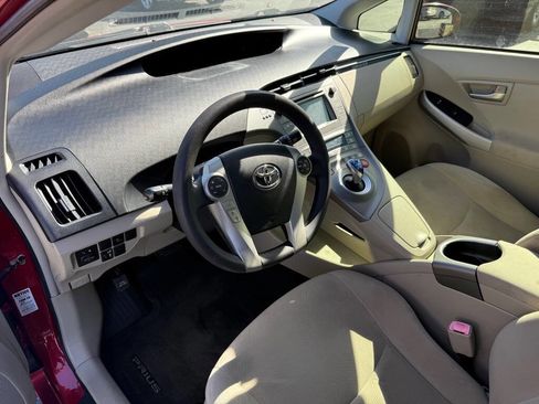 Used 2013 Toyota Prius image 11