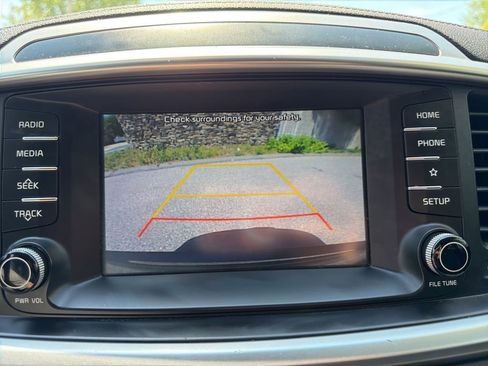 Used 2020 Kia Sorento LX AWD/4WD image 17