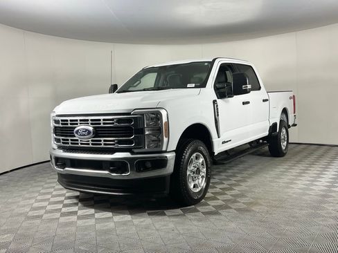 Used 2025 Ford F250 XLT image 3