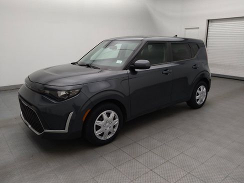 Used 2023 Kia Soul LX FWD image 2