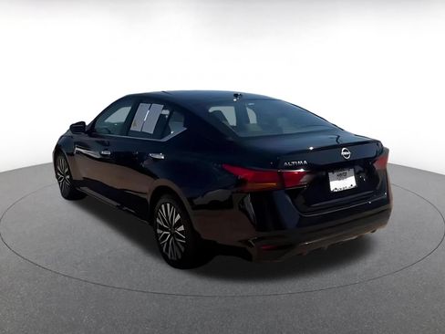 Used 2025 Nissan Altima 2.5 SV FWD image 10