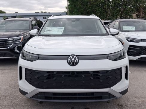 New 2026 Volkswagen Tiguan SE FWD image 2