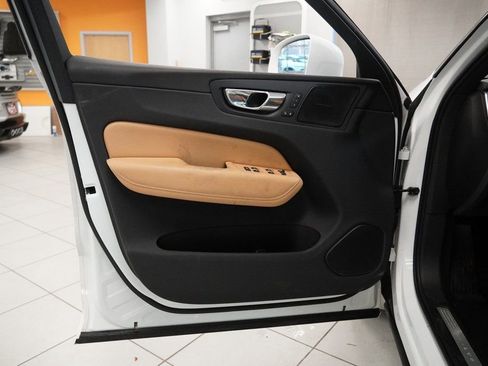 Used 2019 Volvo XC60 T5 Momentum w/ Multimedia Package image 6