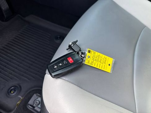 Used 2021 Toyota RAV4 XLE Premium AWD/4WD image 29