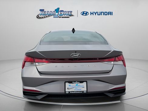 Used 2023 Hyundai Elantra SEL w/ Preferred Accessory Package FWD image 7