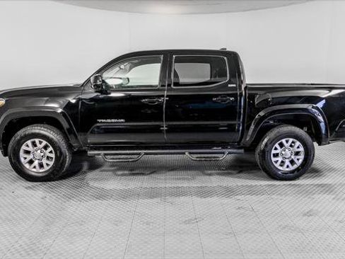 Used 2017 Toyota Tacoma SR5 w/ Tow Package RWD image 3