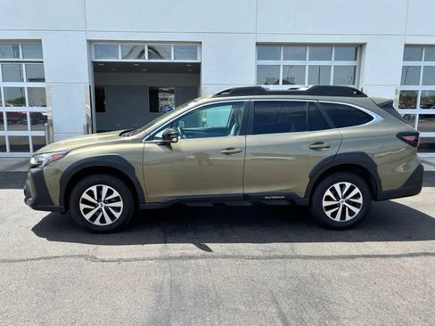 Used 2023 Subaru Outback Premium AWD/4WD image 3