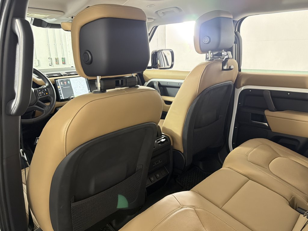 Certified 2025 Land Rover Defender 110 S AWD/4WD image 34
