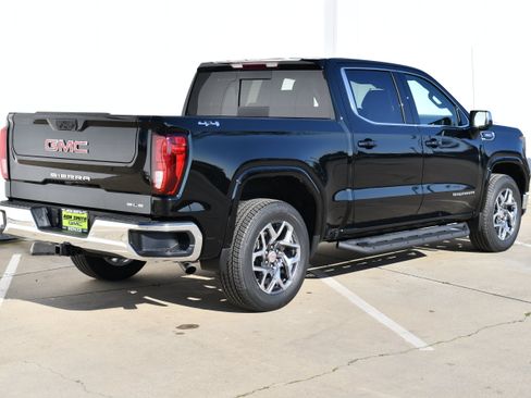 Used 2026 GMC Sierra 1500 SLE w/ Preferred Package AWD/4WD image 4