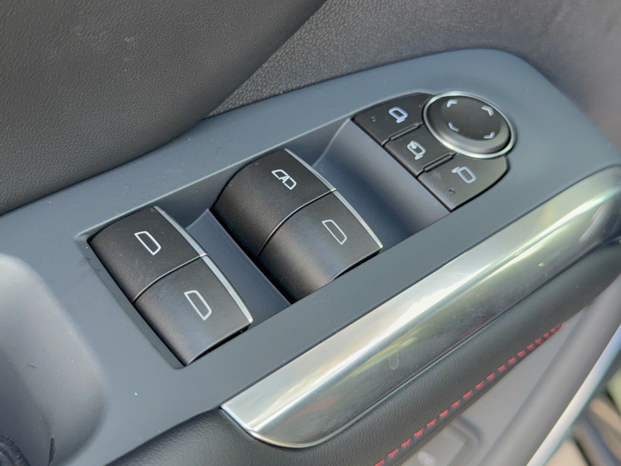 New 2027 Chevrolet Traverse RS w/ LPO, Floor Liner Package FWD image 15