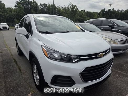 Used 2022 Chevrolet Trax LS w/ Tint and Cruise Package AWD/4WD image 6