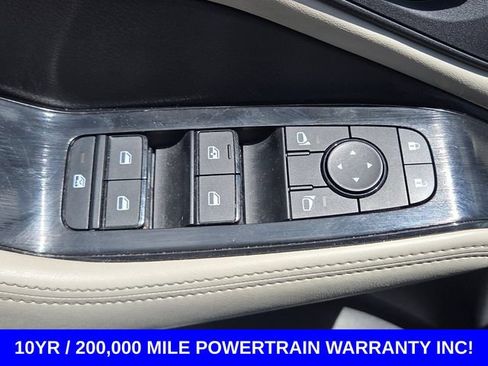 Used 2025 Nissan Rogue SV FWD image 29