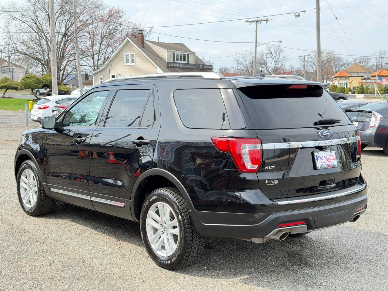 Used 2018 Ford Explorer XLT w/ Equipment Group 202A AWD/4WD image 6