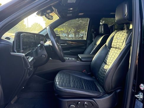 Certified 2023 Cadillac Escalade ESV Sport Platinum w/ LPO, ONYX Package AWD/4WD image 10