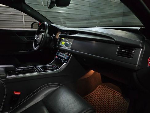 Used 2017 Jaguar XF R-Sport image 13