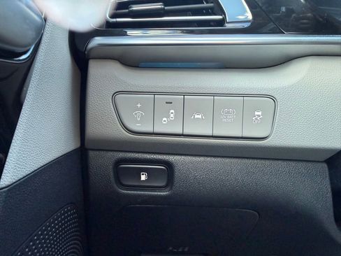 Certified 2022 Kia Niro EX Premium image 14