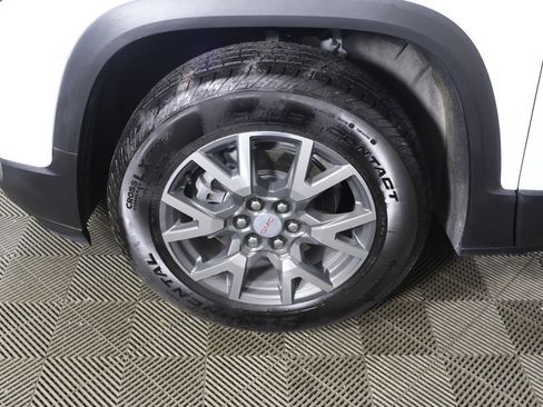 Used 2023 GMC Acadia SLE image 18