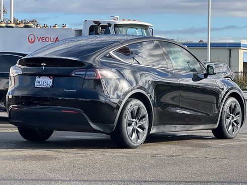 Used 2024 Tesla Model Y Long Range image 5