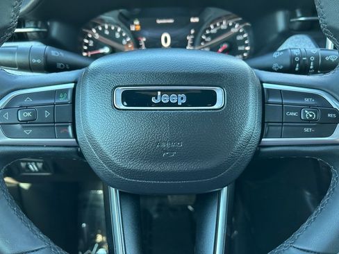 Used 2024 Jeep Compass Latitude image 10