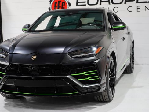 Used 2022 Lamborghini Urus AWD/4WD image 32