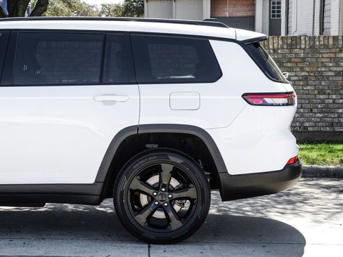 Used 2023 Jeep Grand Cherokee L Laredo image 22