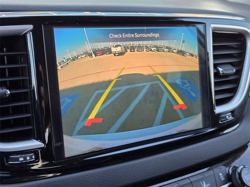 Used 2024 Chrysler Pacifica Touring-L image 33